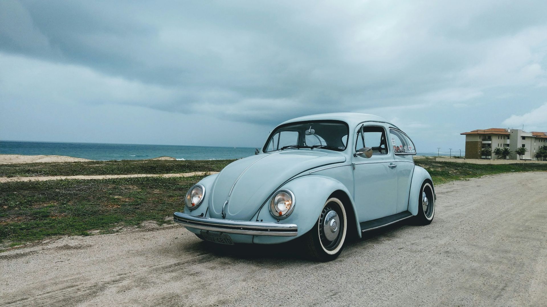 gray Volkswagen Beetle