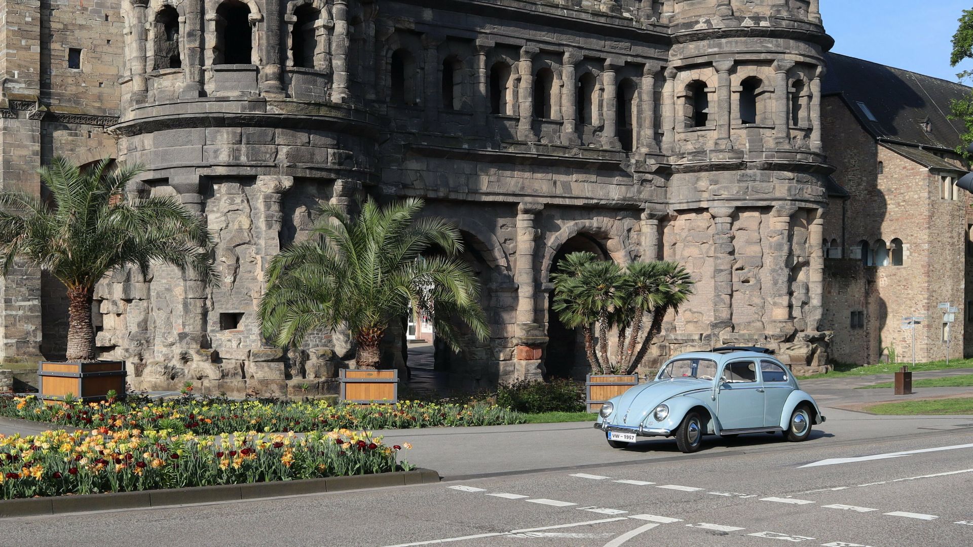 File:Vintage car meets world heritage site (cropped).jpg