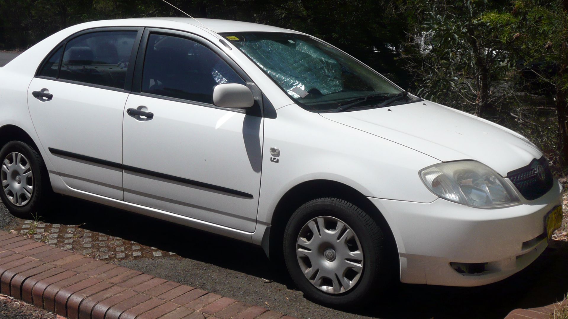File:2001-2003 Toyota Corolla (ZZE122R) Ascent sedan 01.jpg