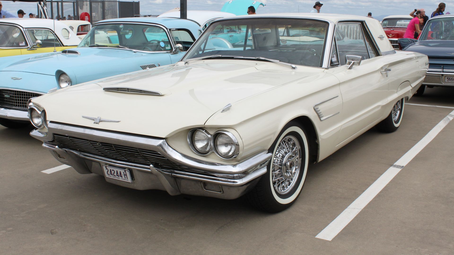 File:1965 Ford Thunderbird (24454311861).jpg