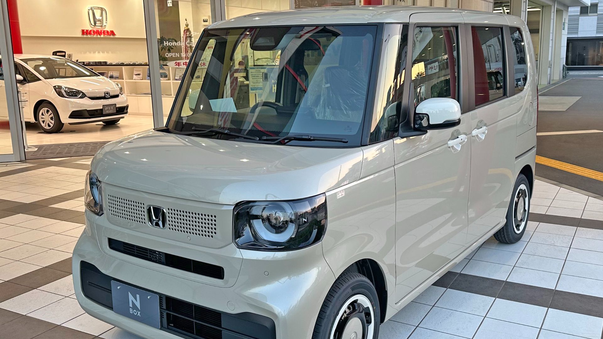 File:Honda N-BOX (6BA-JF5) front.jpg