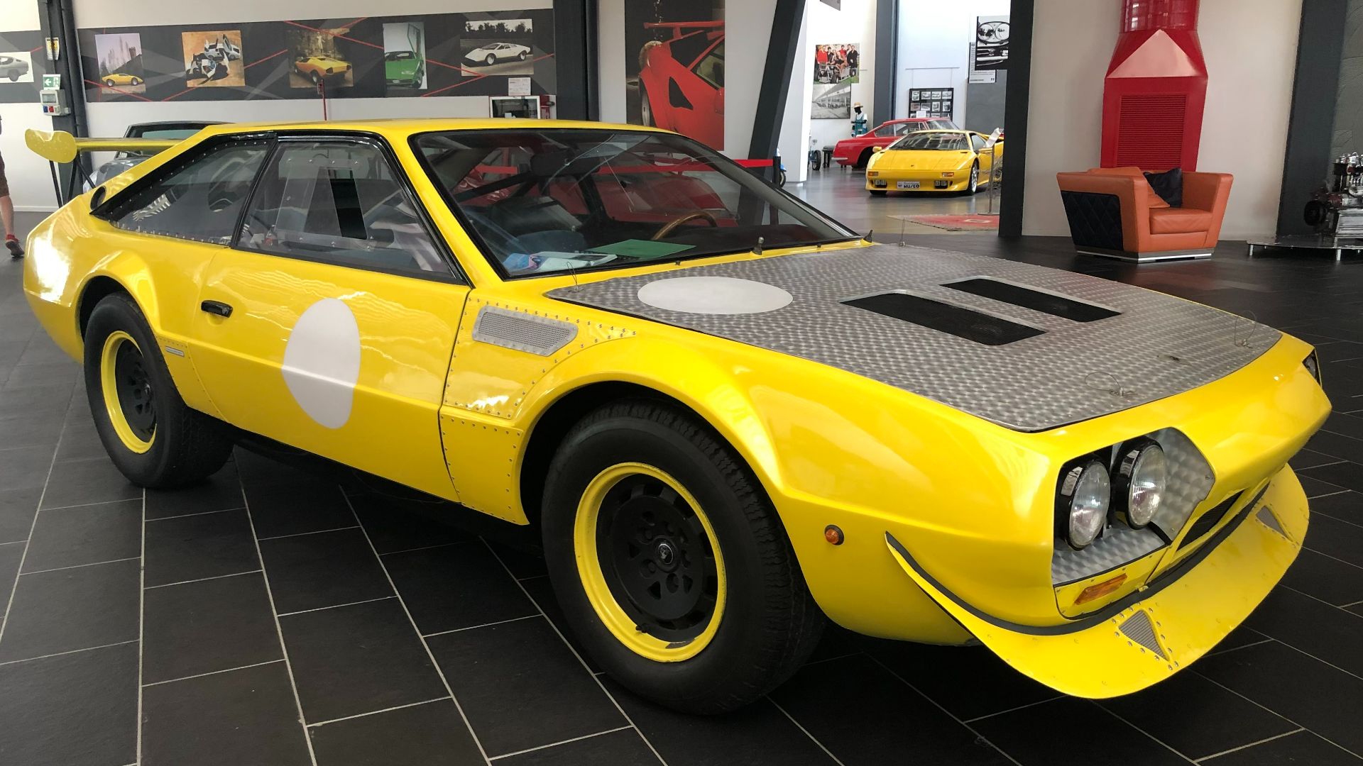 File:Lamborghini Jarama SVR front 2.jpg