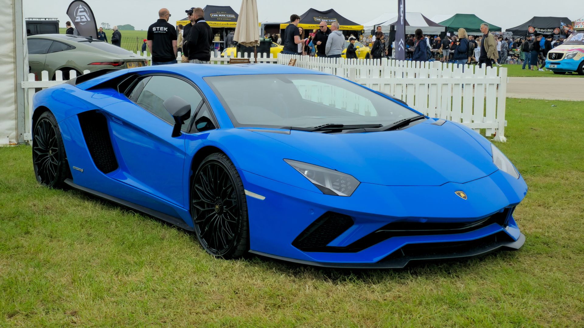 File:Lamborghini Aventador 5.jpg