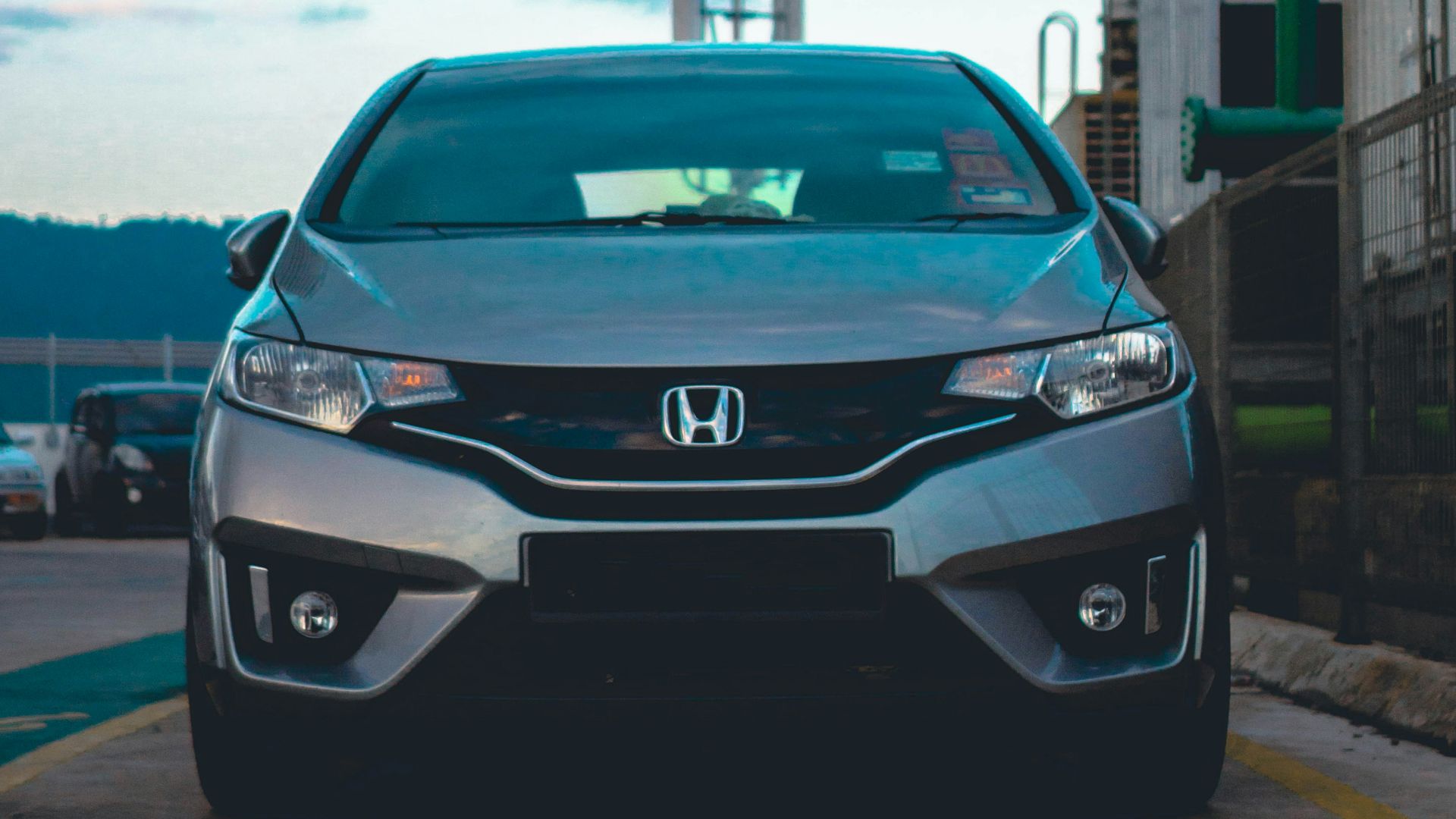 gray Honda vehicle on concrete road
