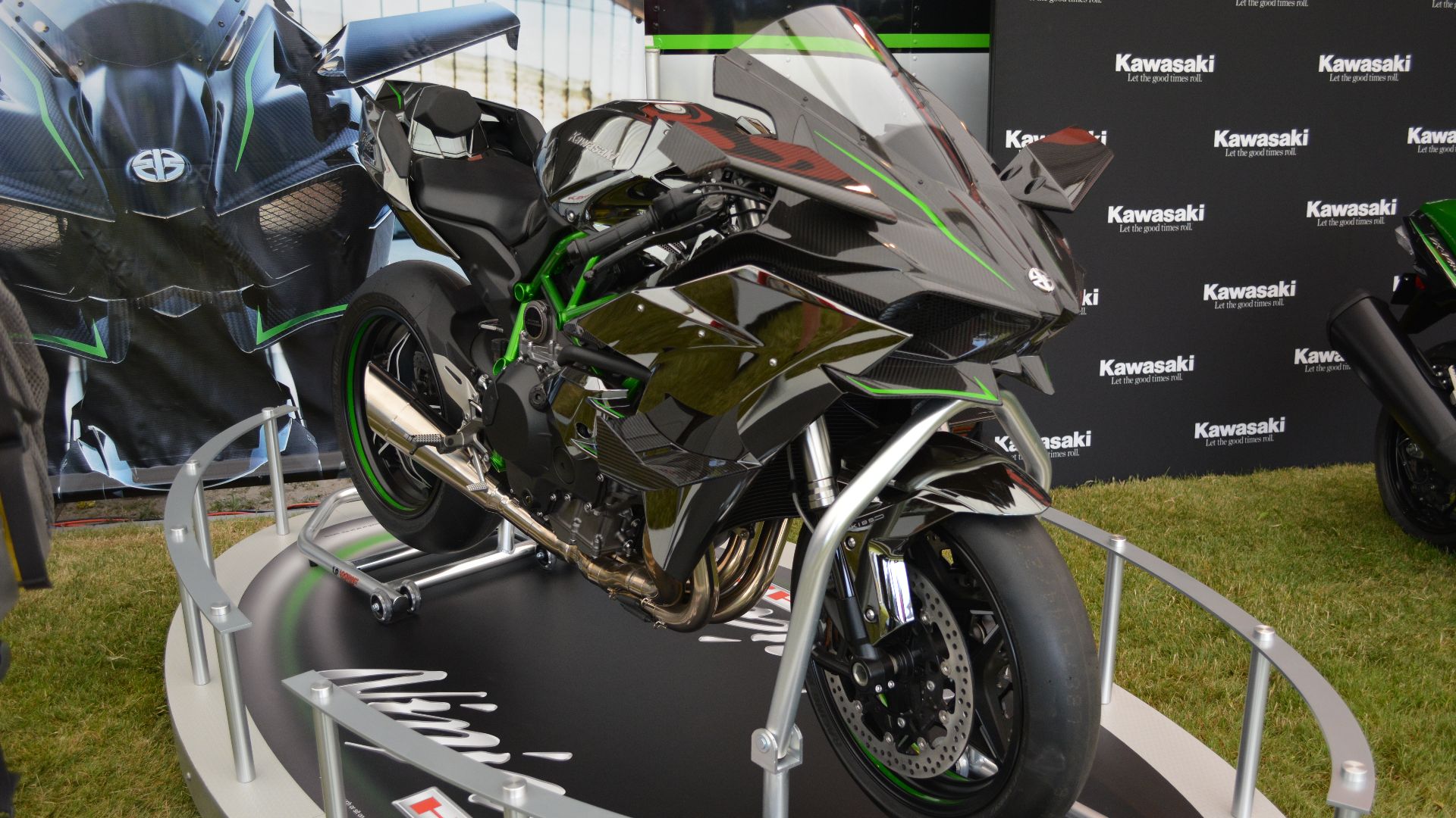File:Kawasaki Ninja H2R 750 (19817222721).jpg