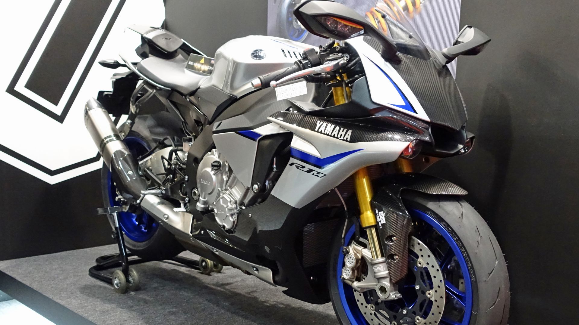 File:YAMAHA YZF-R1M at the Tokyo Motor Show 2015.jpg