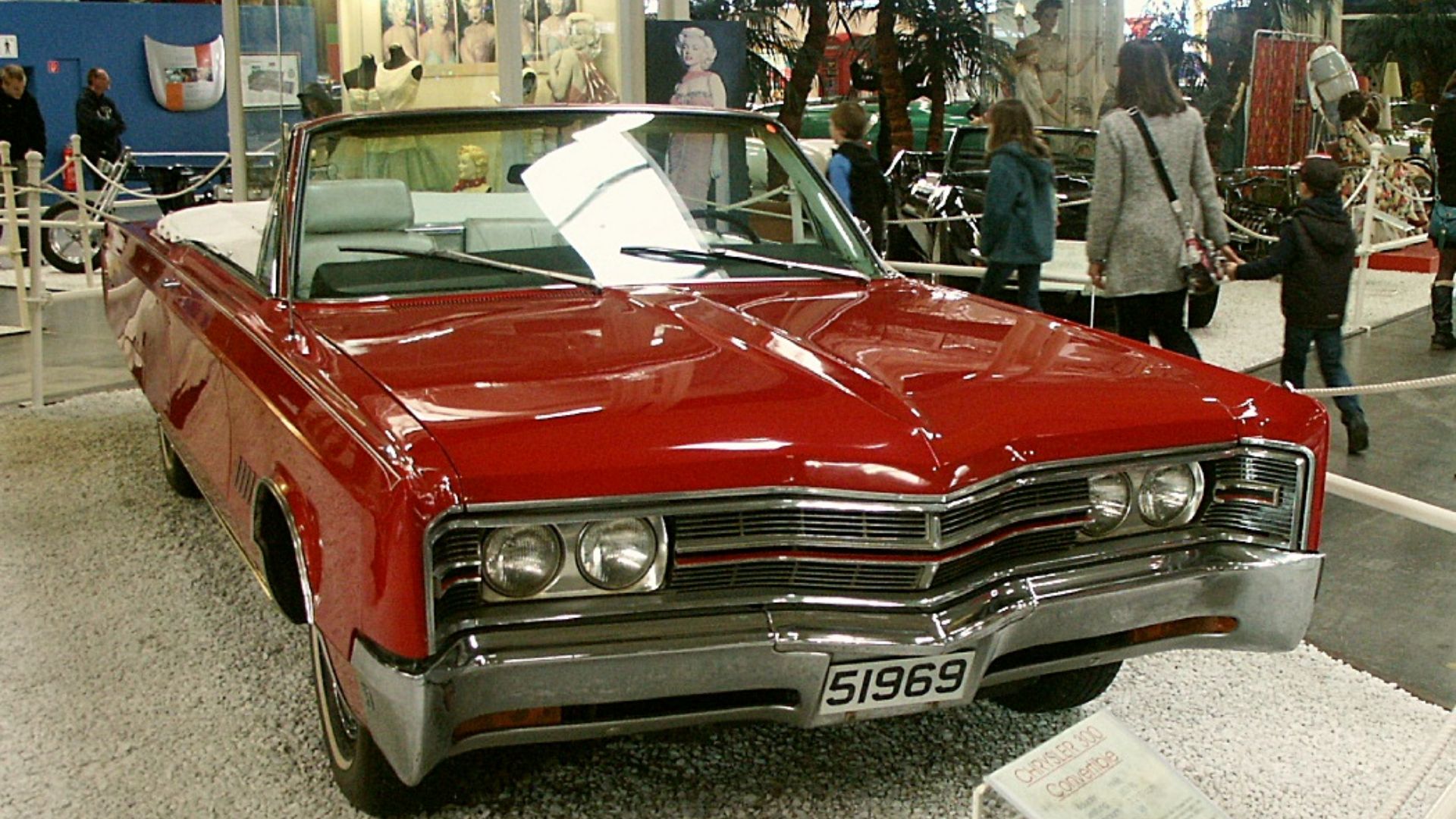 File:Chrysler 300 im Technikmuseum Sinsheim.jpg