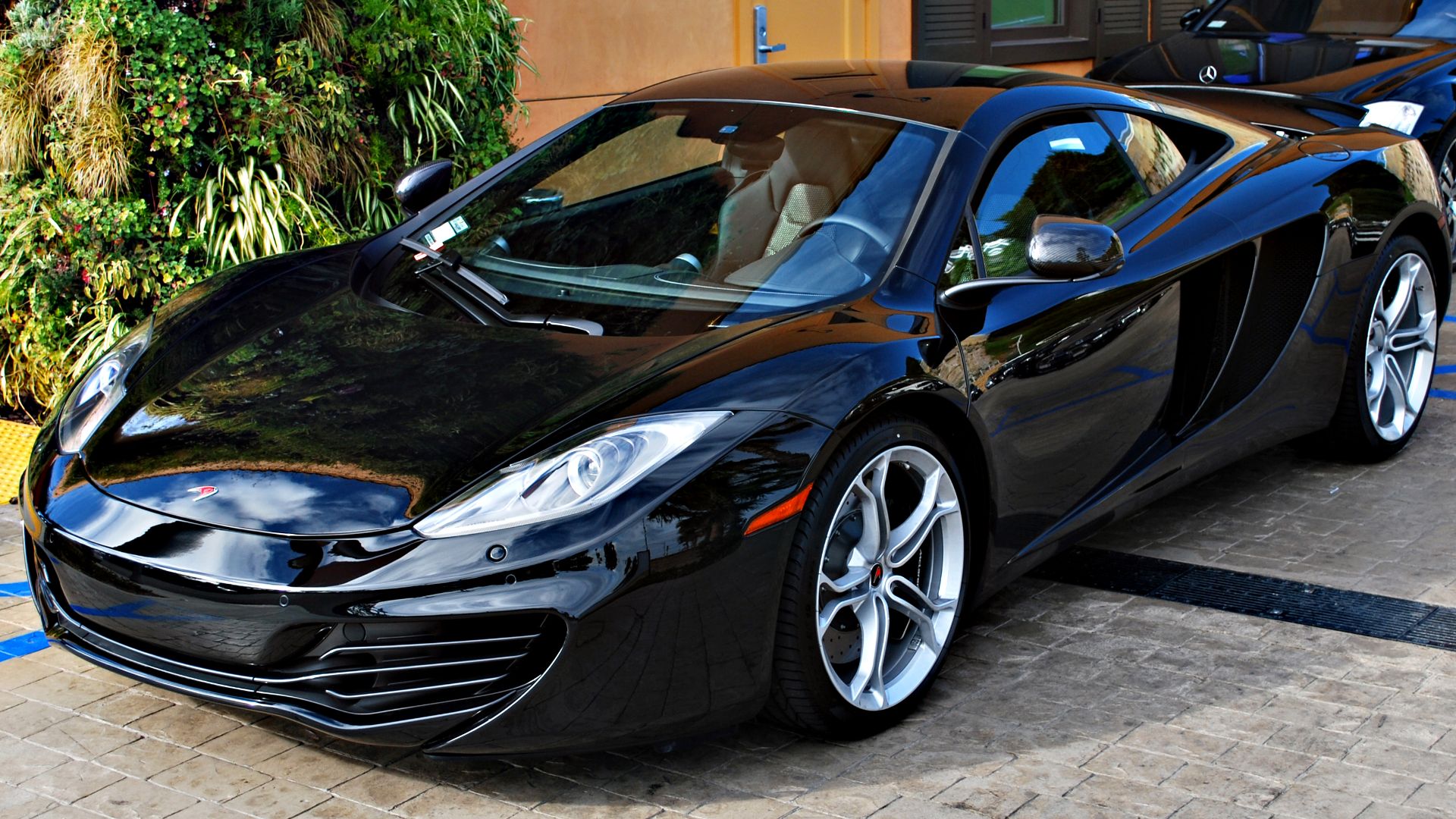 File:Black Mclaren mp4-12c spotted (6709285299).jpg