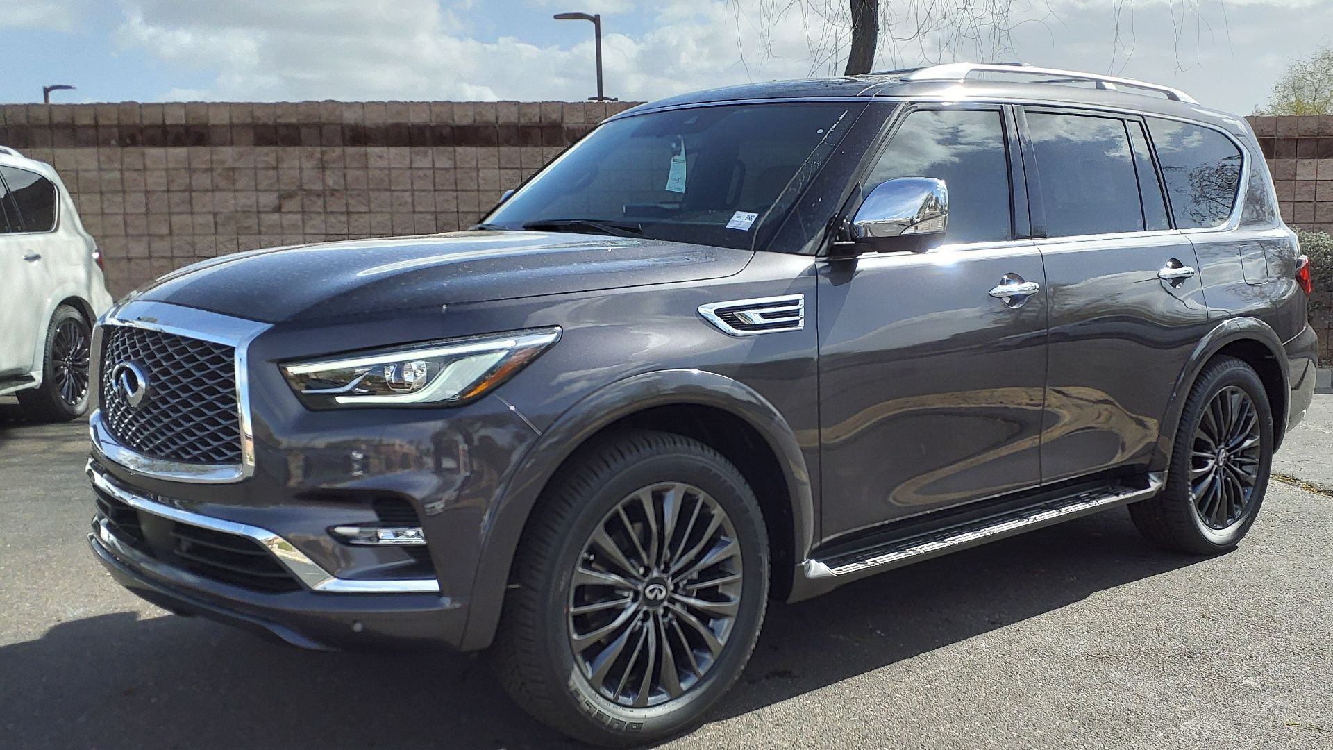 File:23 Infiniti QX80 Sensory (1).jpg