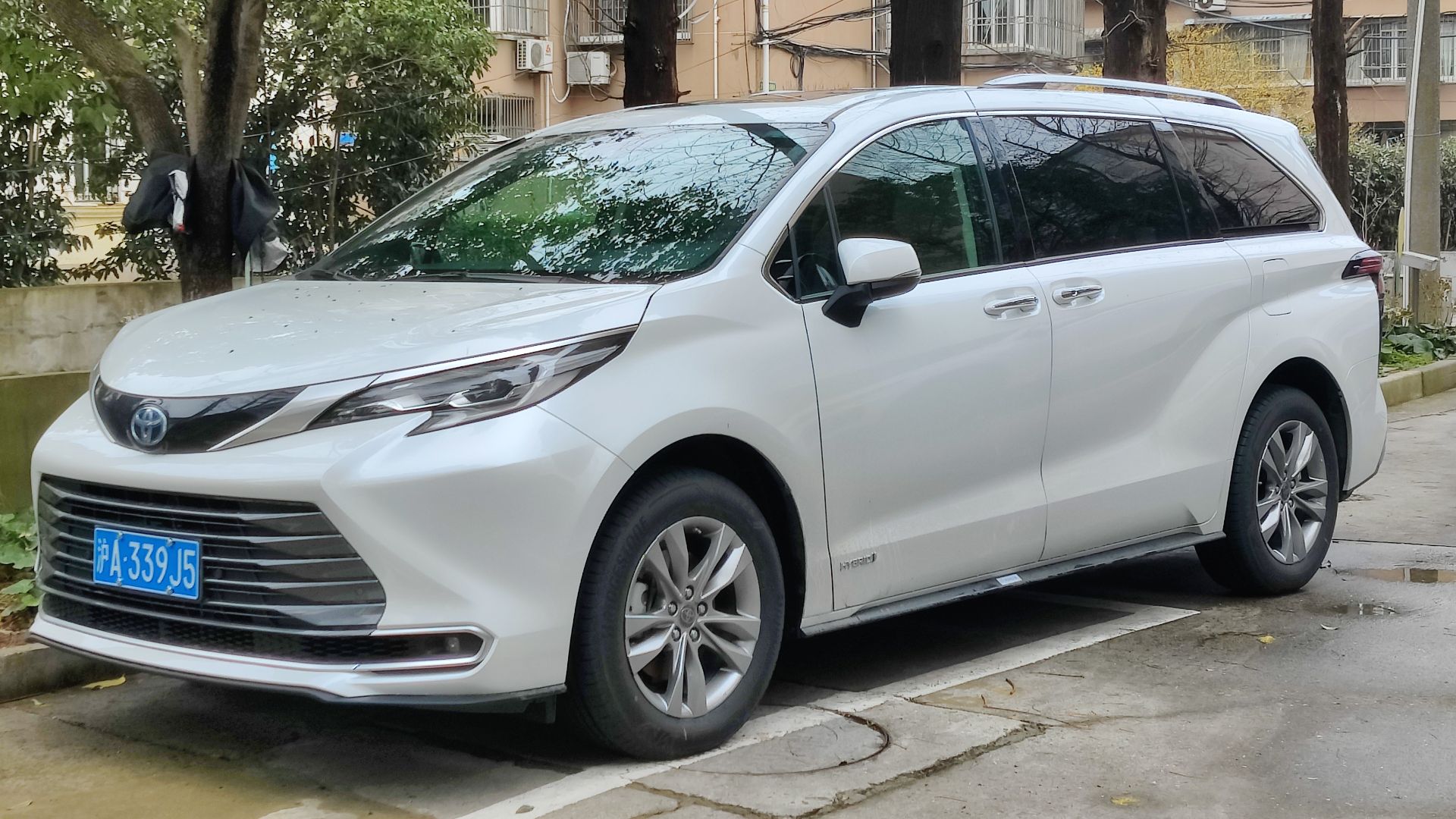 File:Toyota Sienna in Shanghai 20220129a.jpg