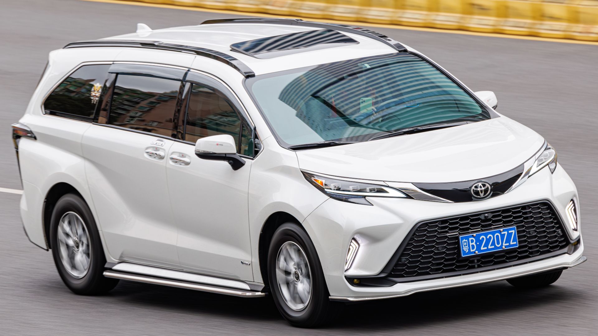 File:TOYOTA GRANVIA (XL40) (TOYOTA SIENNA (XL40)) China (6).jpg