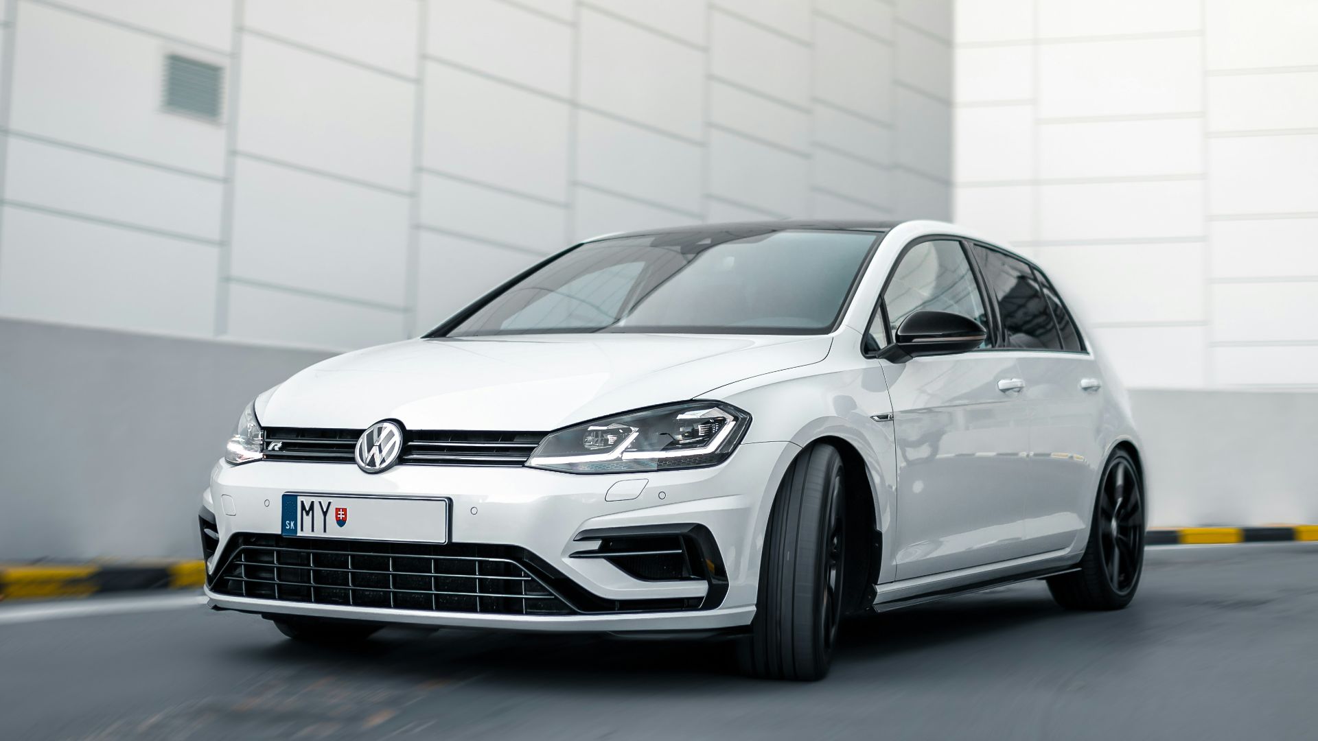 white Volkswagen vehicle during daytime