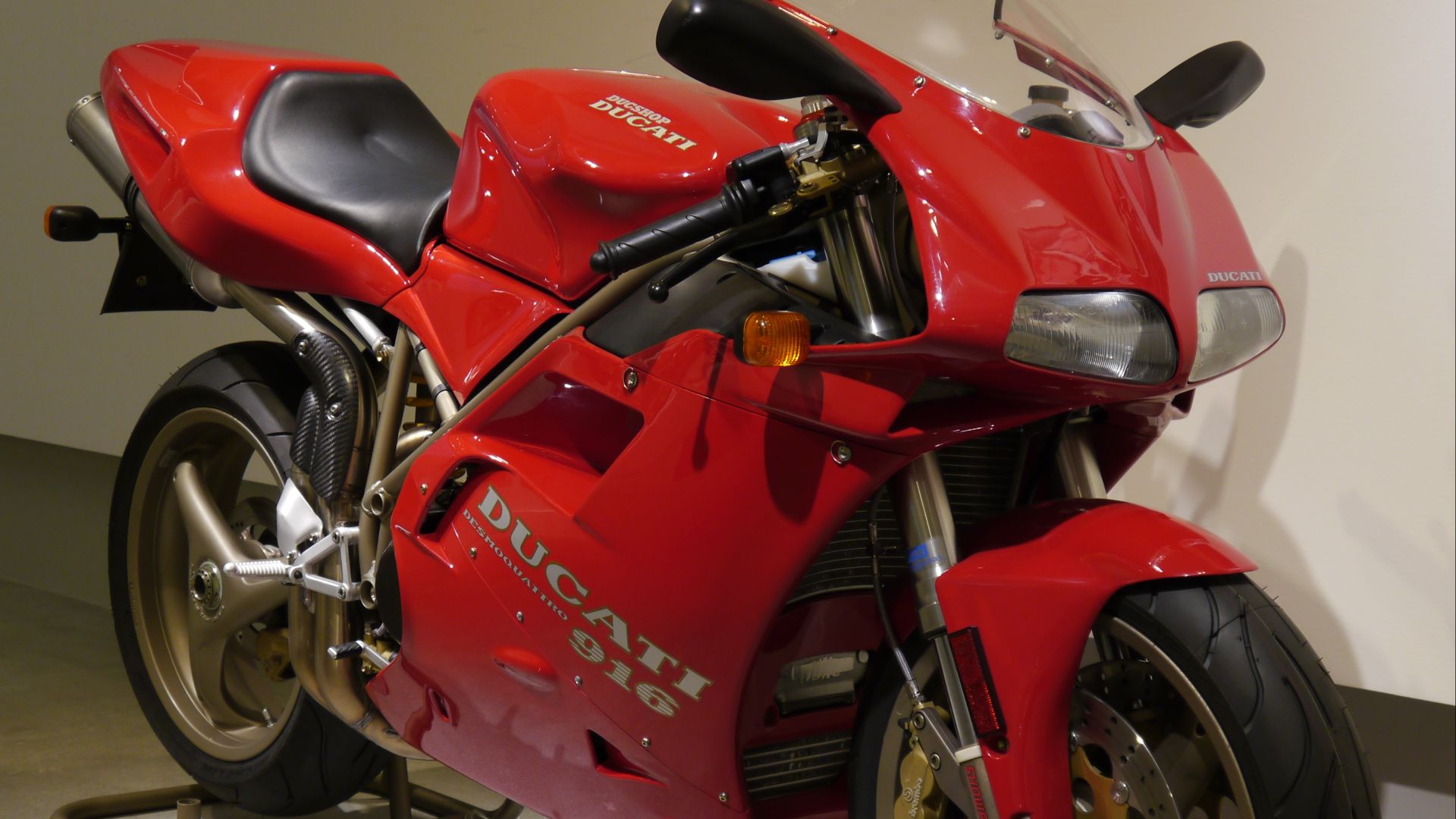 File:Ducati 916 2.jpg