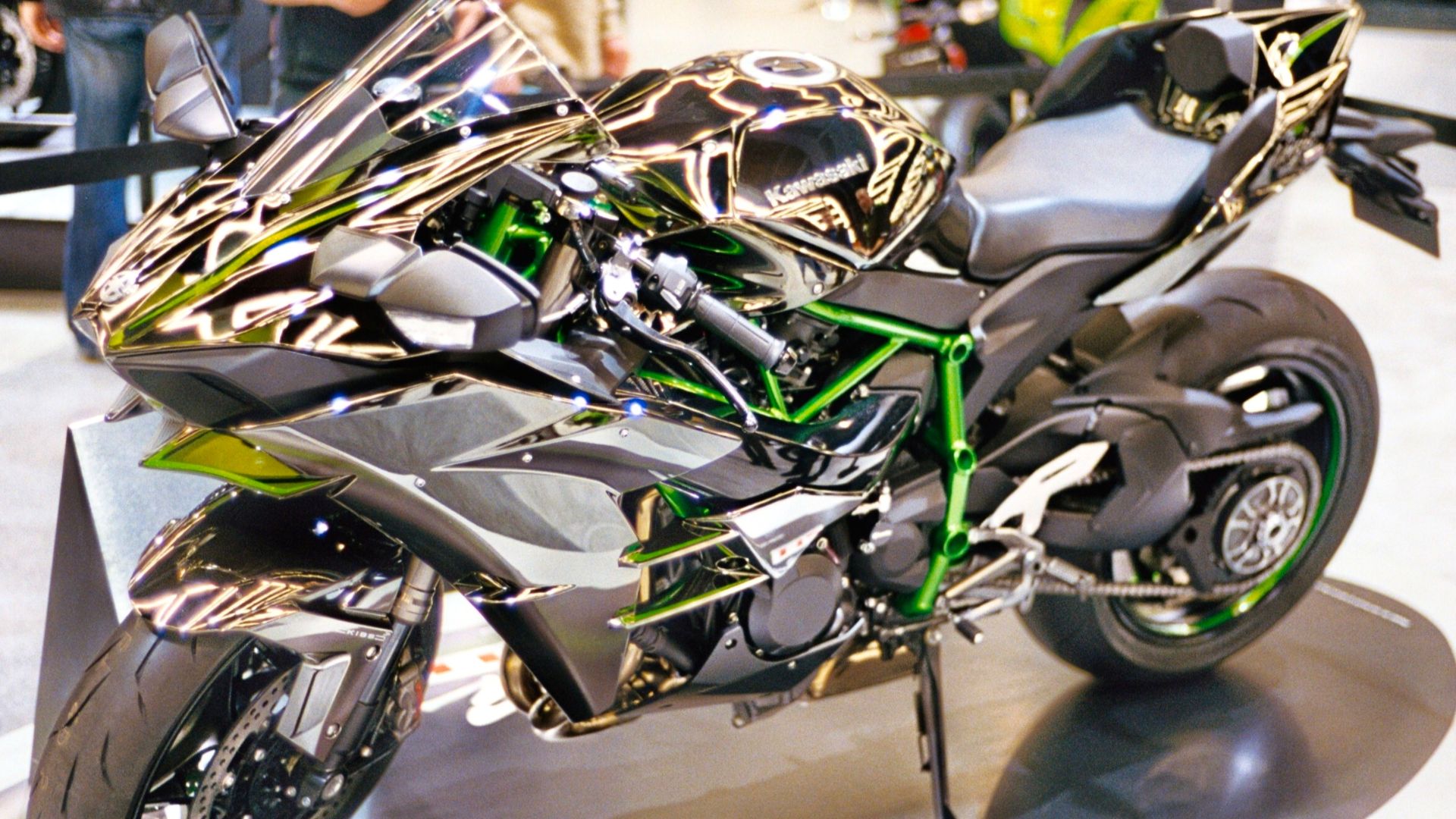 File:Kawasaki Ninja H2 mirror left front 1.JPG