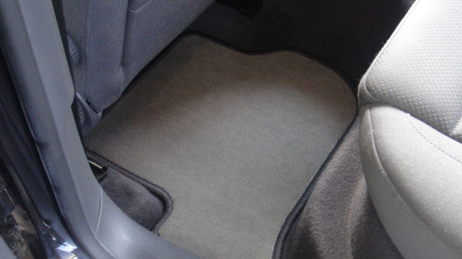 File:Car mats fitted.jpg