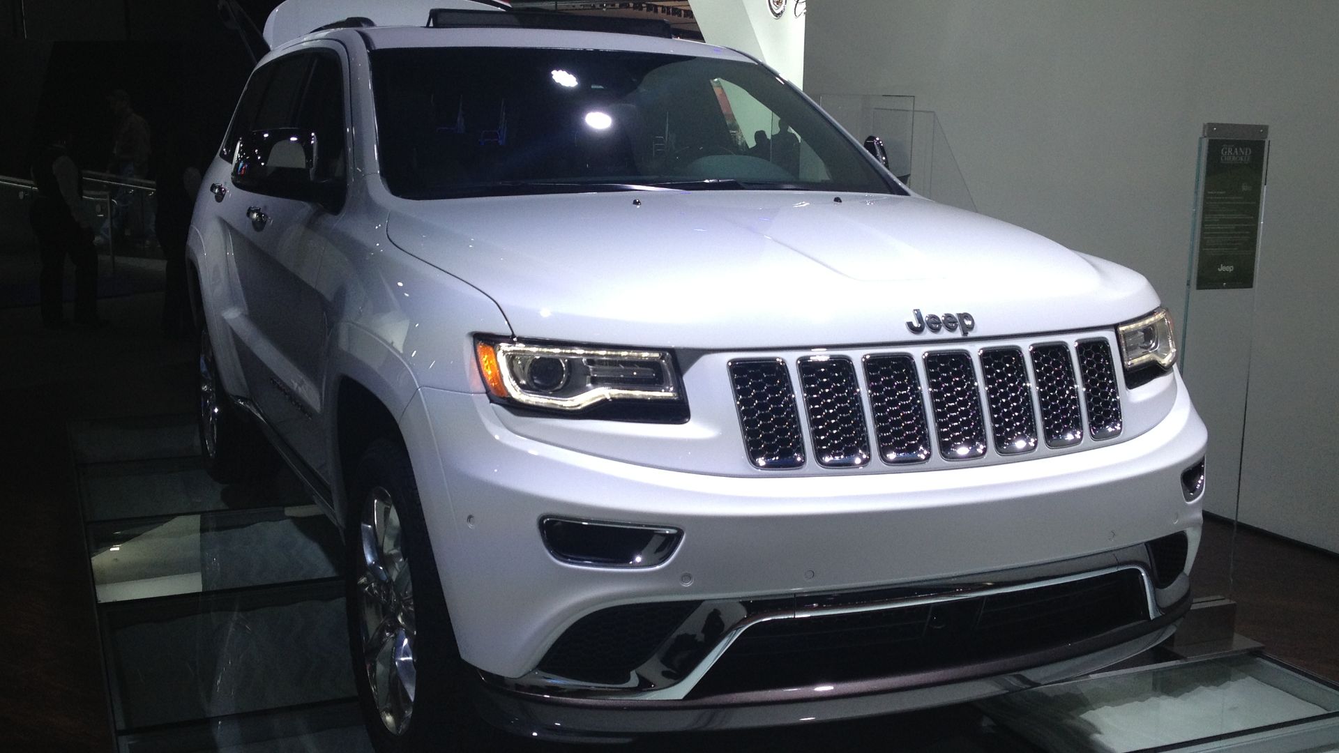 File:2014 Jeep Grand Cherokee Summit (8402991265).jpg