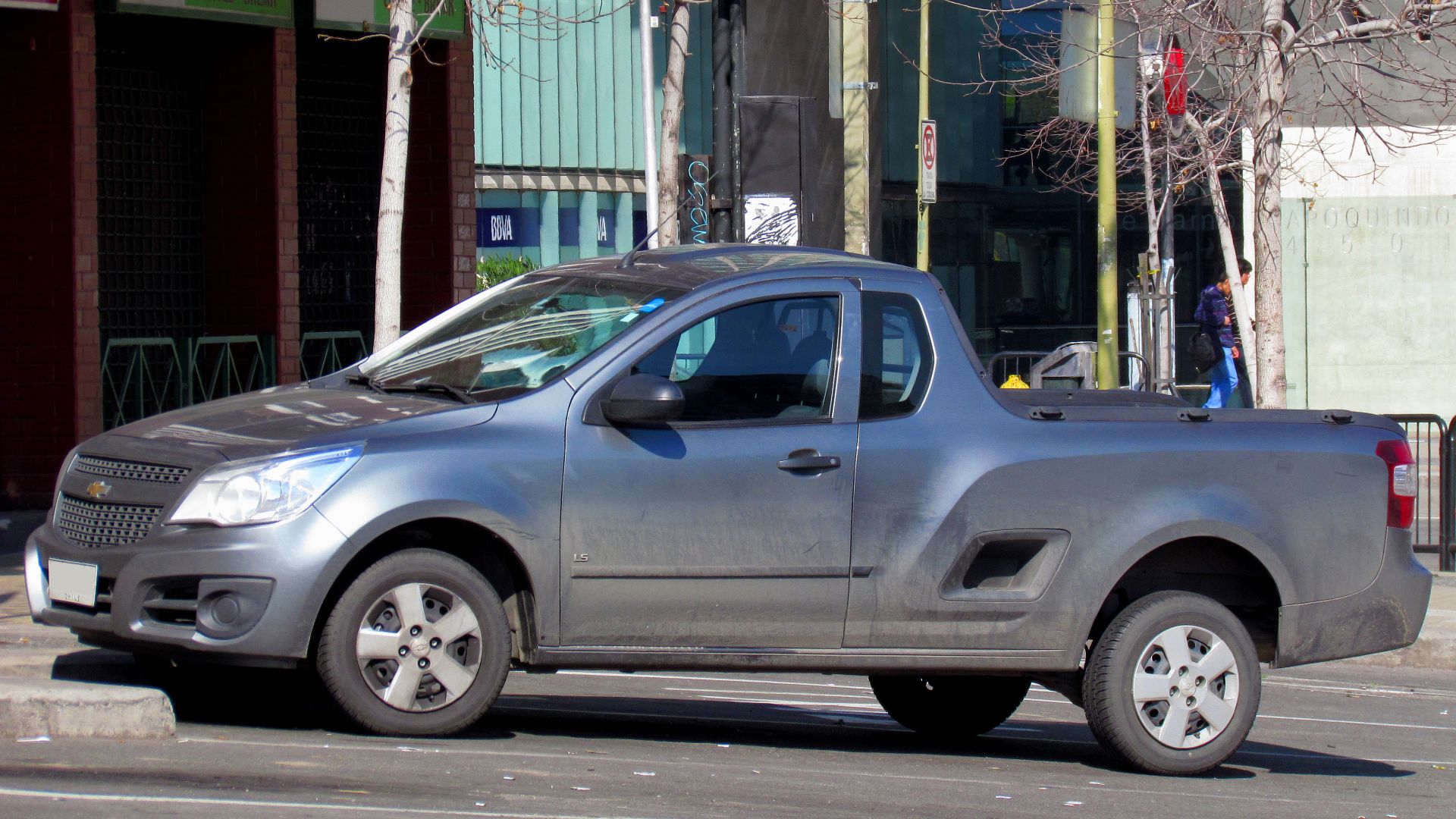 File:Chevrolet Montana LS 2012.jpg