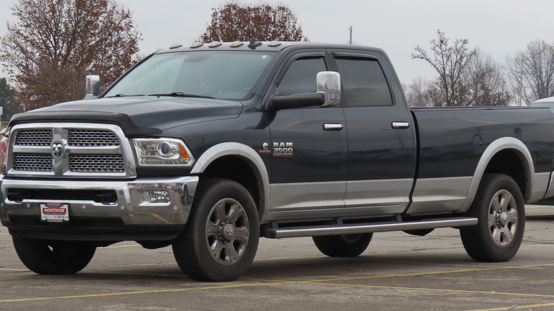 File:2018 Ram 3500 Laramie Crew Cab 4x4 with 8' Box, front left, 12-08-2022.jpg