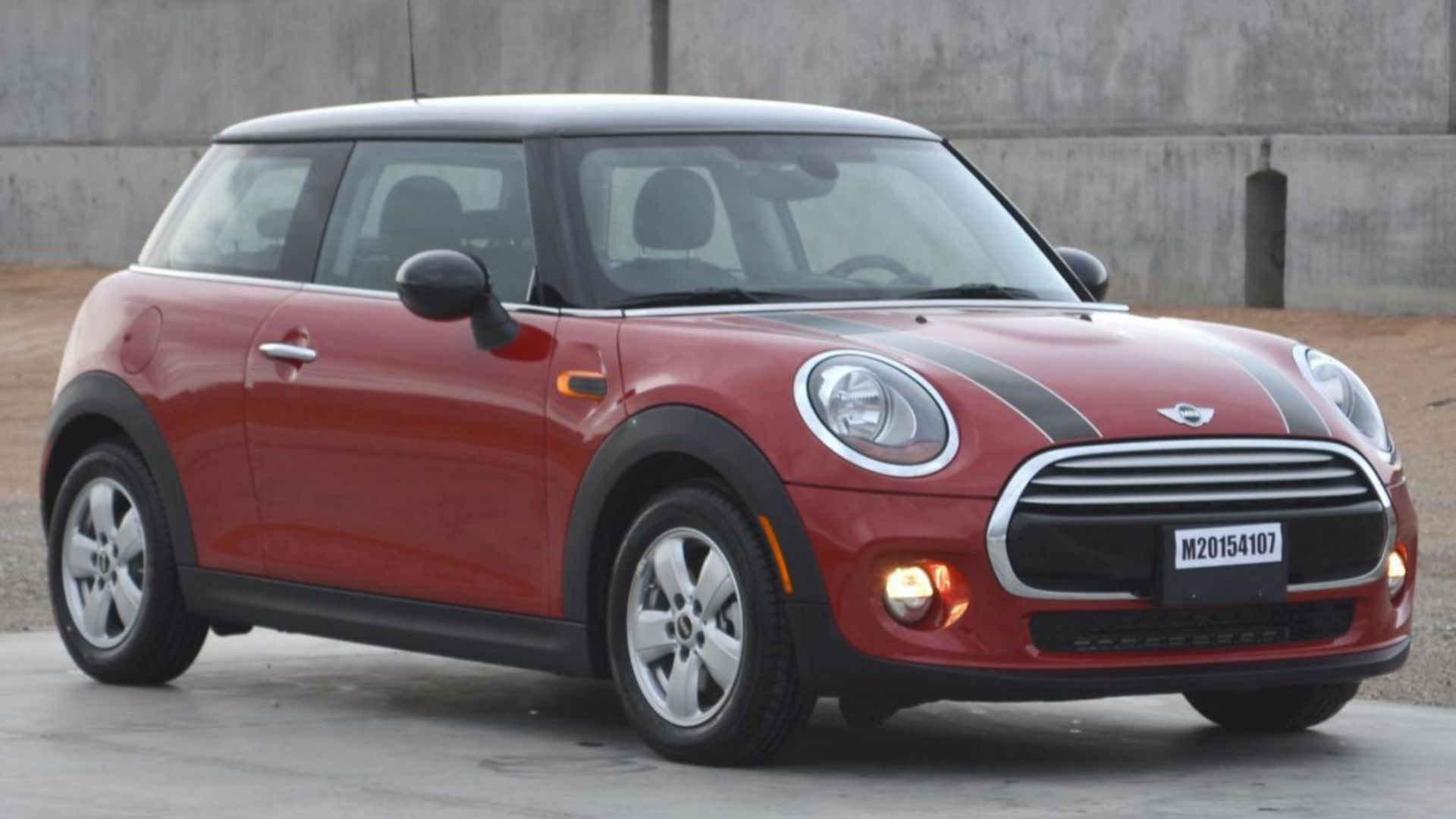 File:2015 MINI Cooper Hardtop 2 door -- NHTSA test 9062 - front.jpg