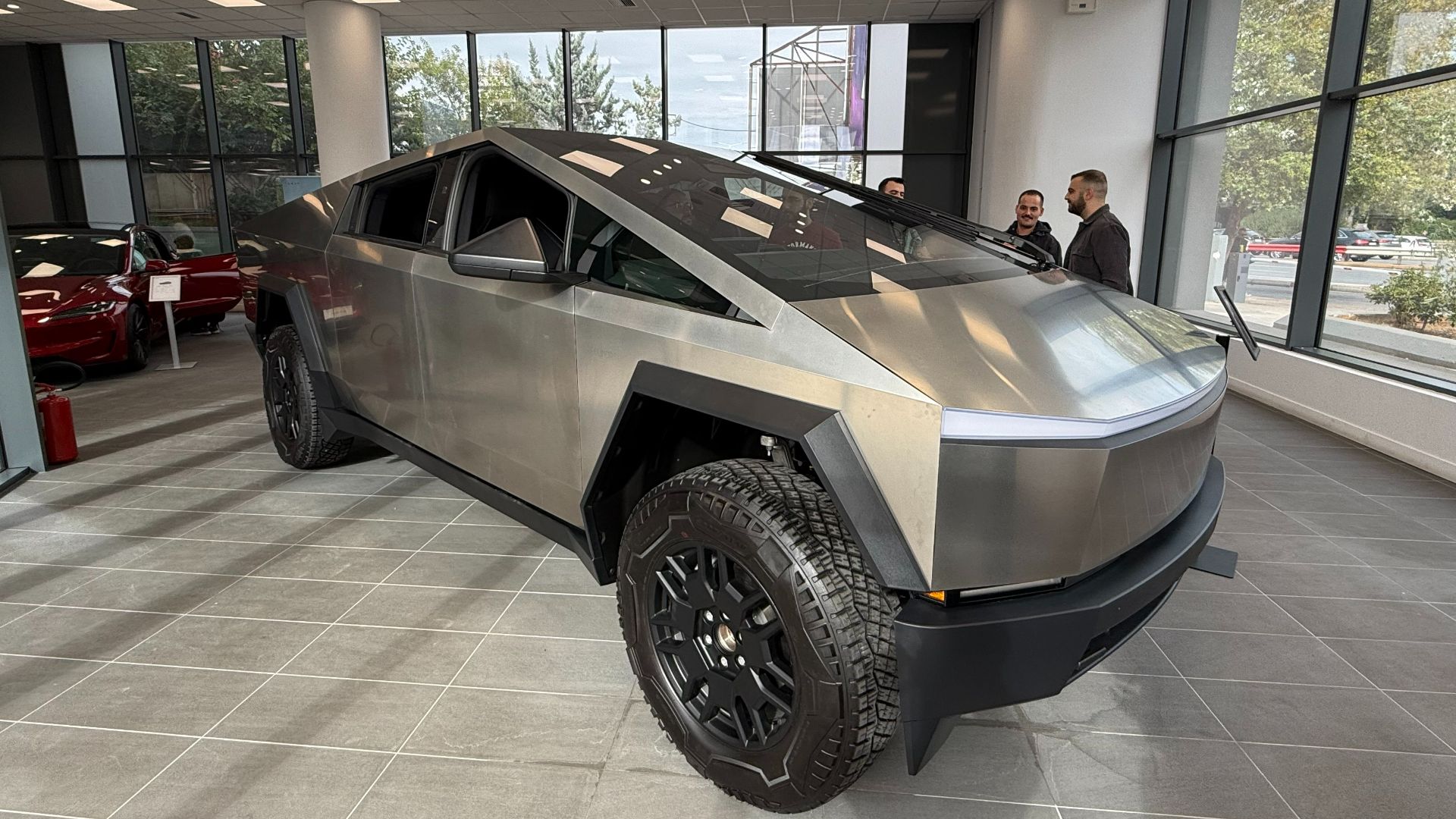 File:Tesla Cybertruck - Side 5 - Tesla Store Athens 2024.jpg