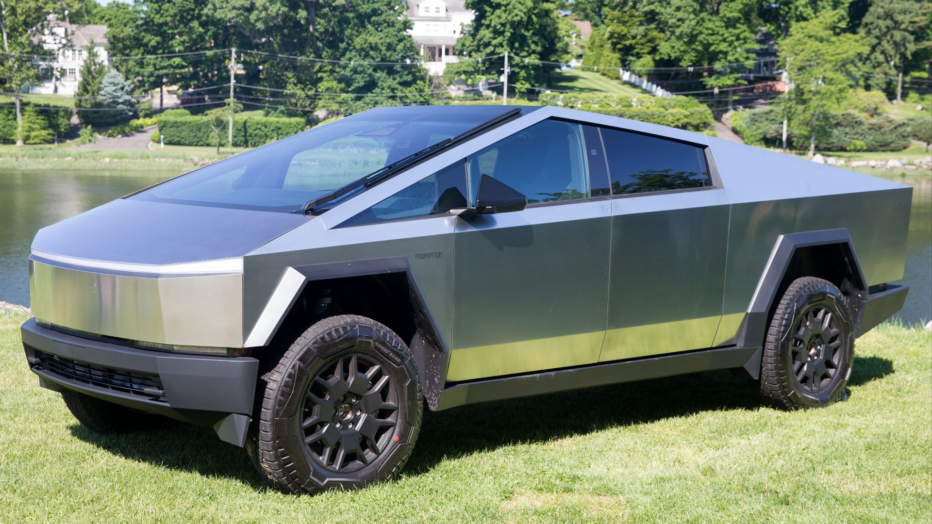 File:2024 Tesla Cybertruck Foundation Series, front left (Greenwich).jpg