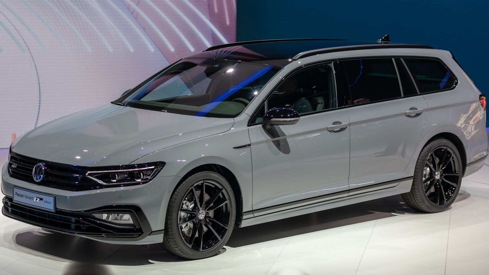 File:Volkswagen Passat Variant R-Line, GIMS 2019, Le Grand-Saconnex (GIMS0226).jpg