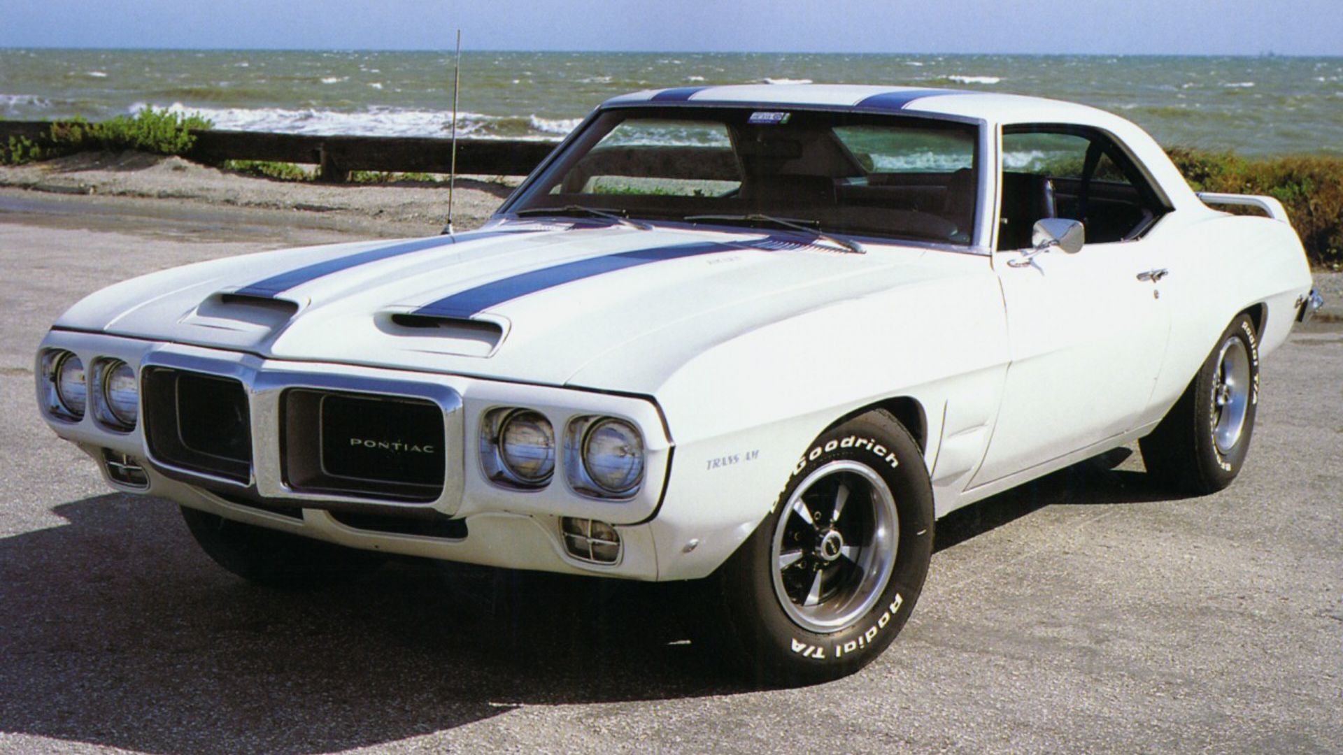 File:1969 Pontiac Firebird Trans Am Polar White Frt Qtr.jpg