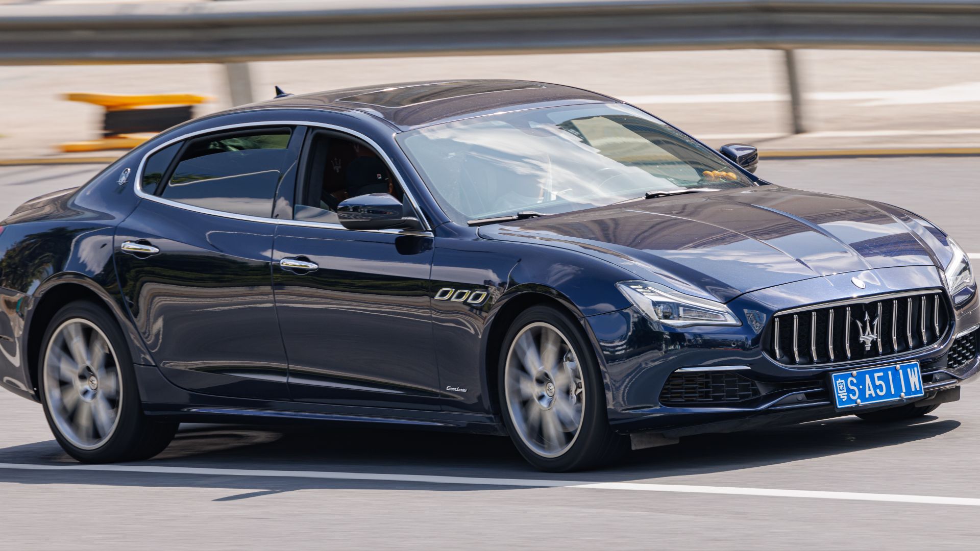 File:MASERATI GHIBLI (M157) China (8).jpg