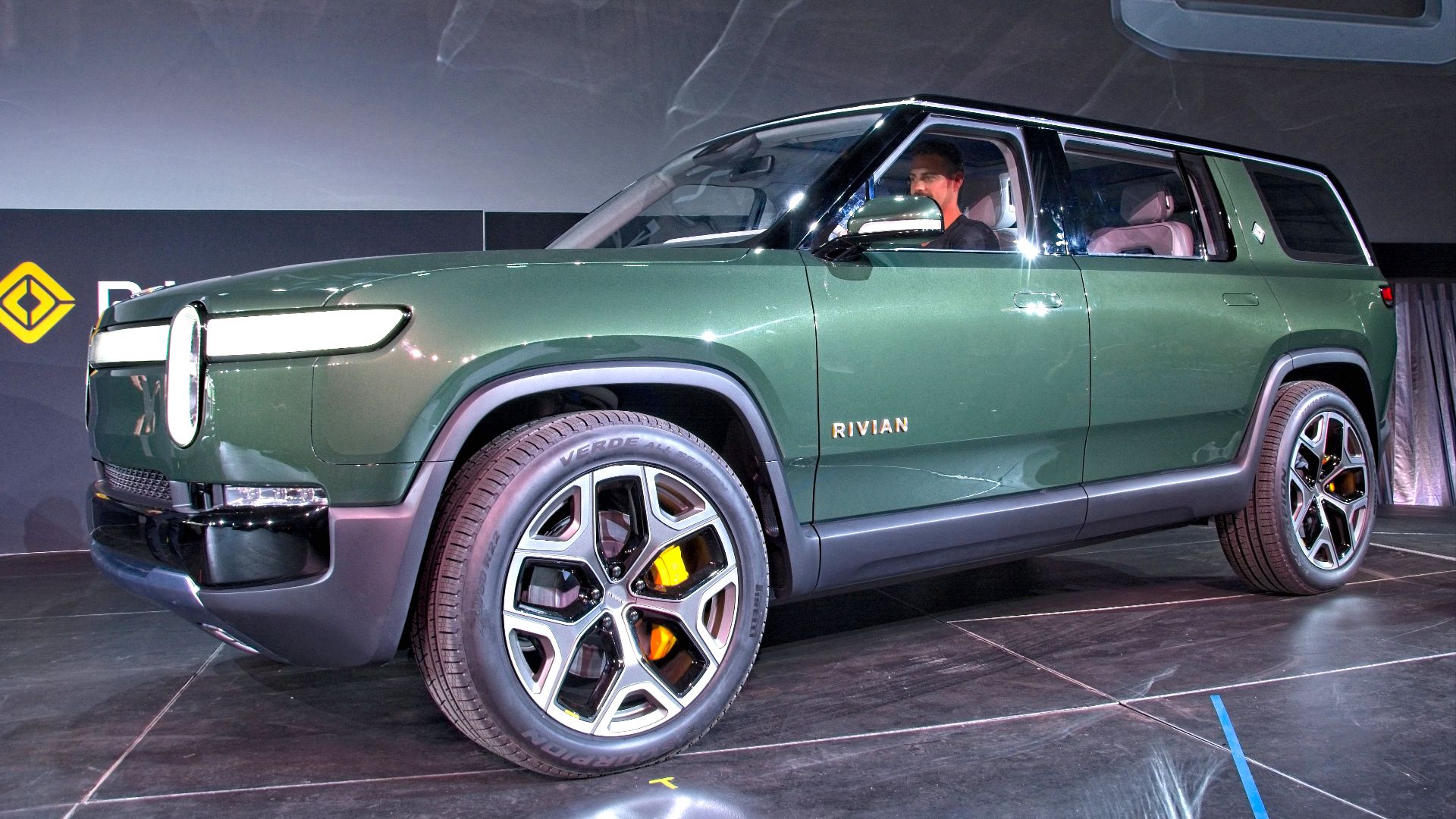File:Debut of the Rivian R1S SUV at the 2018 Los Angeles Auto Show, November 27, 2018.jpg