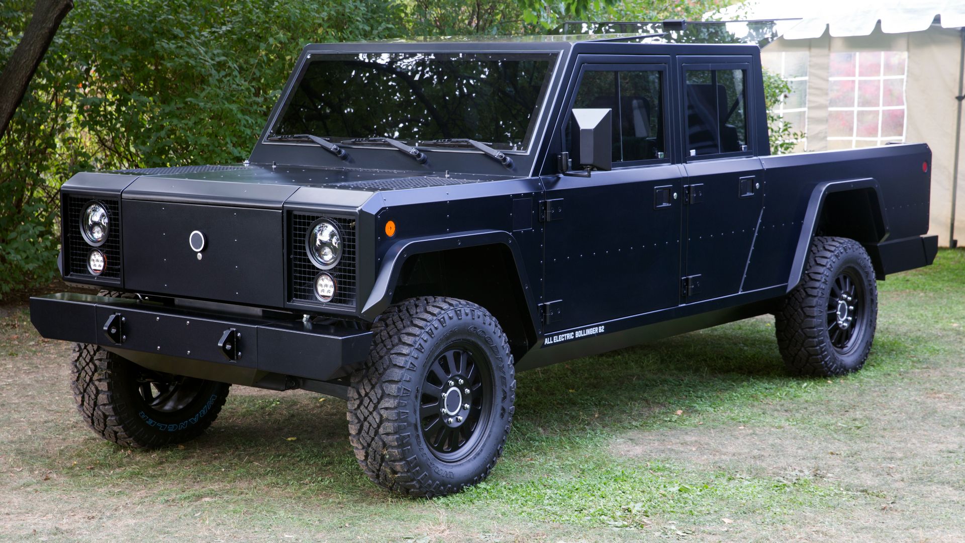 File:Bollinger B2, front left (Greenwich Concours).jpg