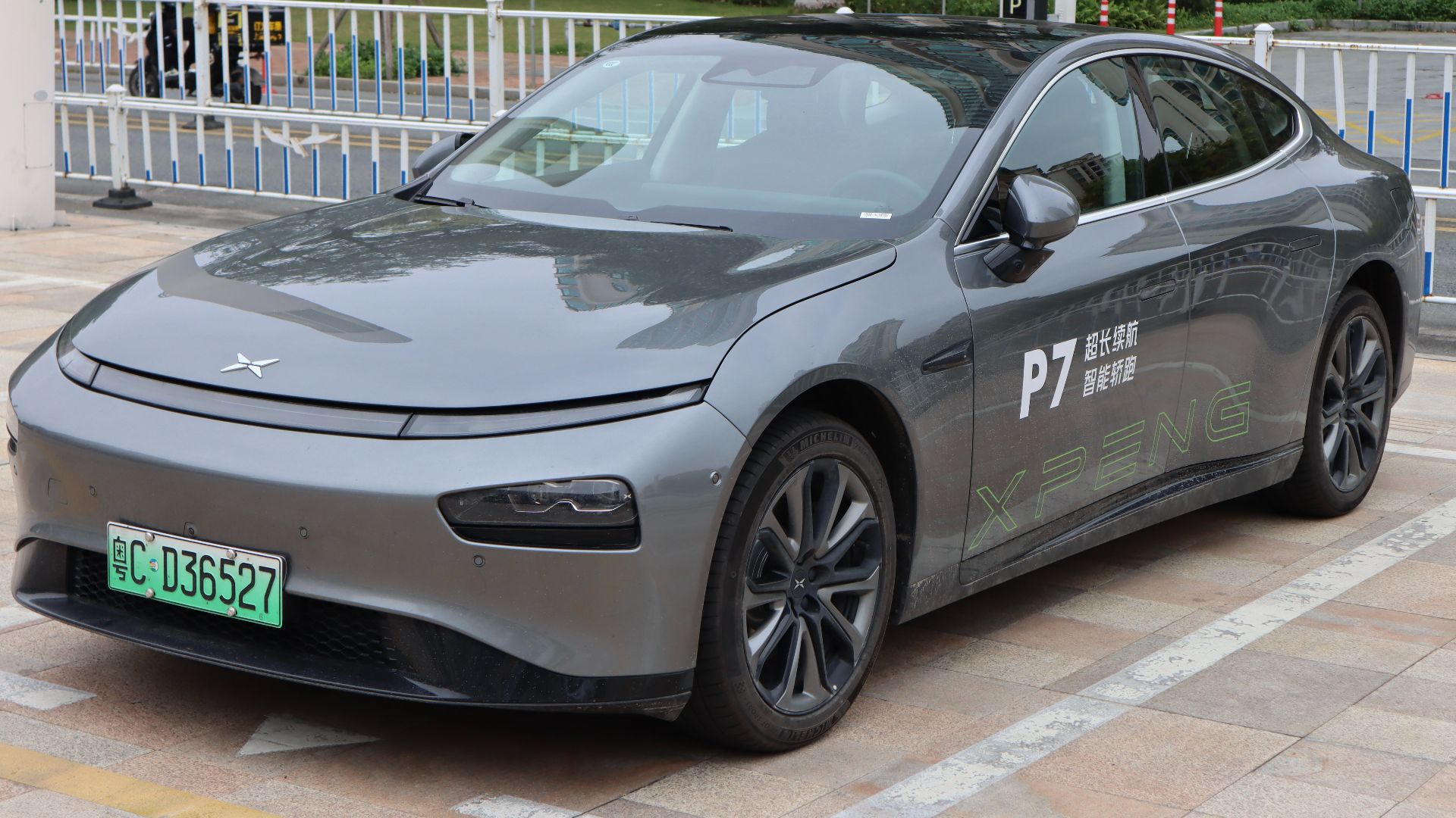 File:2021 XPeng P7 (front).jpg