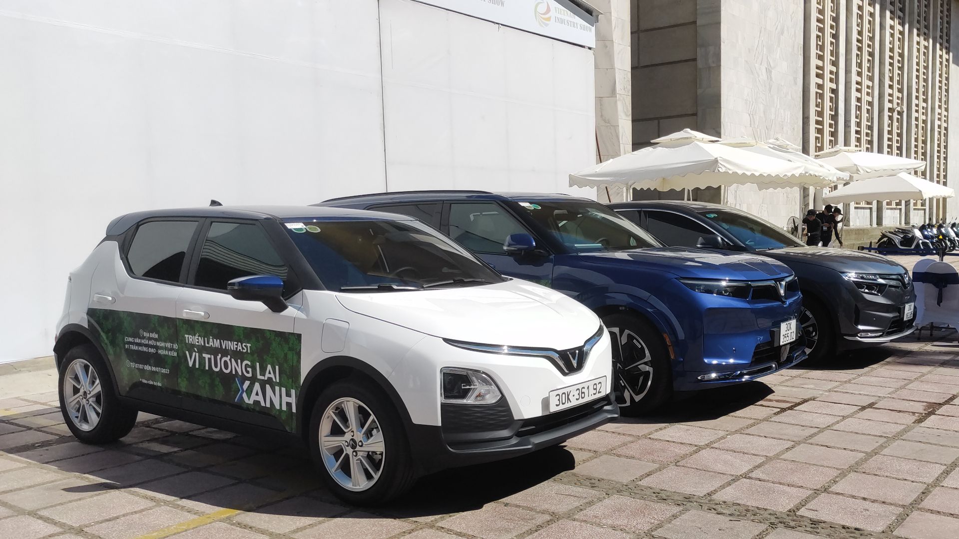 File:Newone - White VinFast VF 5, Blue VinFast VF 9 and Neptune Grey VinFast VF 8 01.jpg