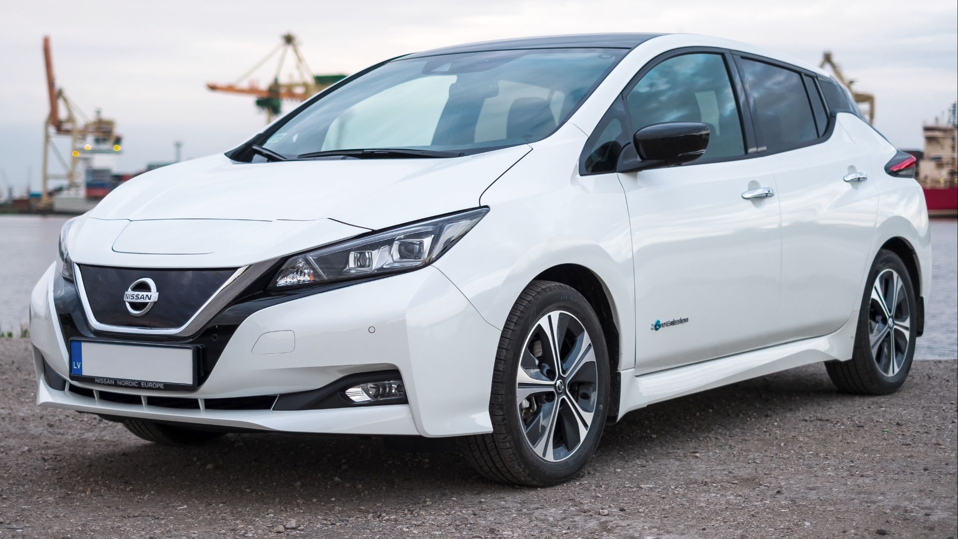 File:Nissan Leaf 2018 (31874639158) (cropped).jpg