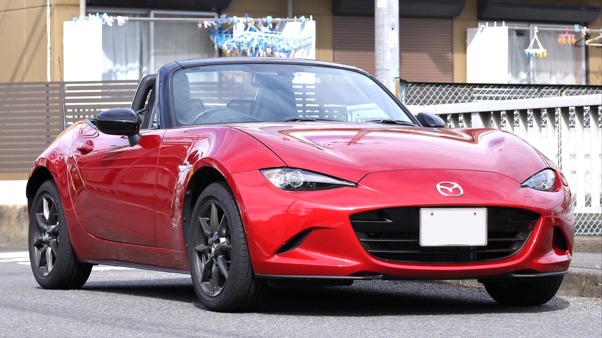 File:Mazda Roadster (MX-5) by Negawa Bridge (cropped).jpg