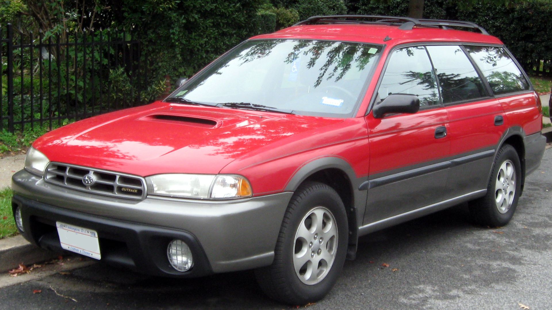 File:1st Subaru Outback -- 10-12-2011.jpg