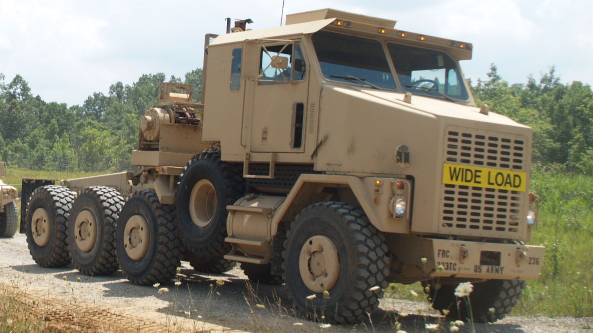 File:M1070 HET in Fort Knox.jpg