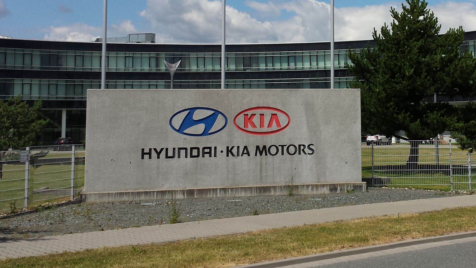 File:Hyundai-Kia Motors Development Center Europe.jpg