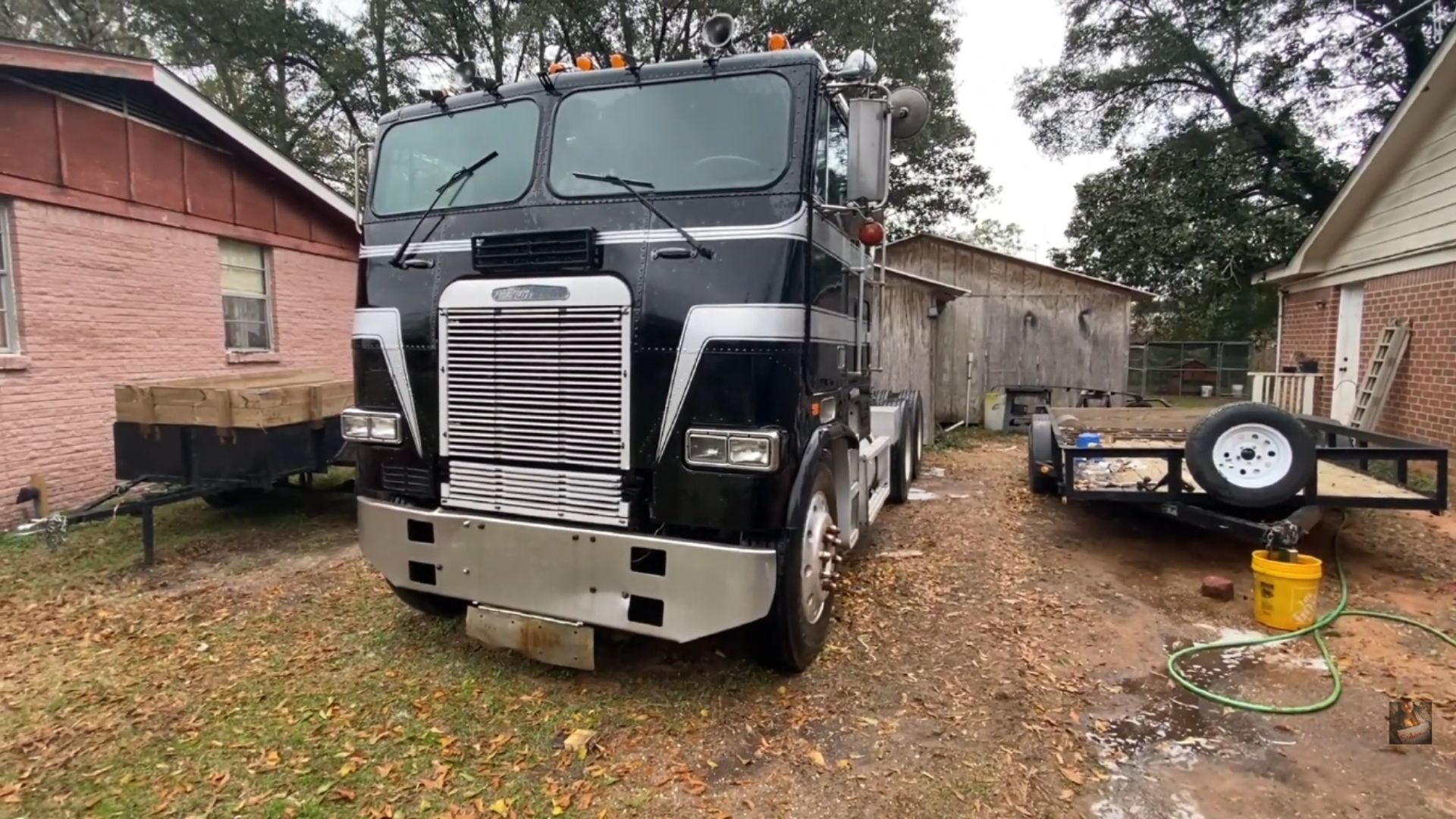 Freightliner%20FL86.jpg