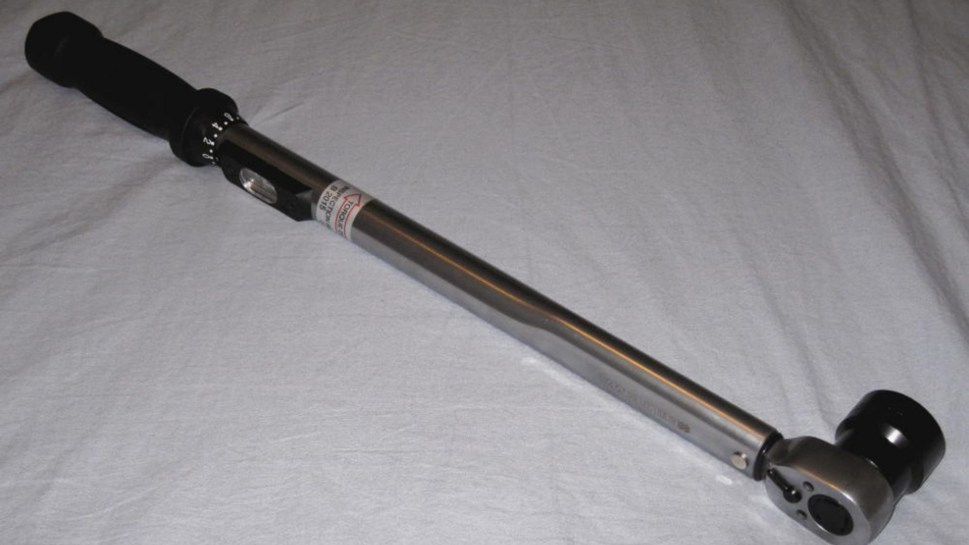 File:Torque wrench 20-220 Nm.jpg