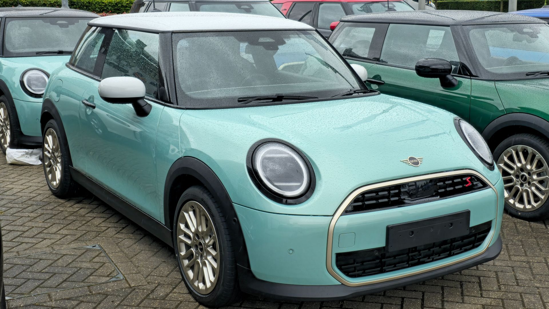 File:2024 Mini Cooper S.jpg