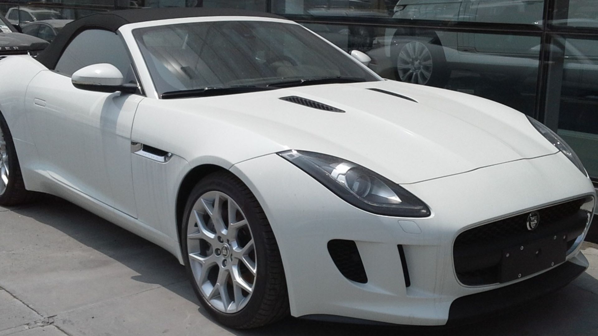 File:Jaguar F-Type Convertible 01 China 2014-04-14.jpg