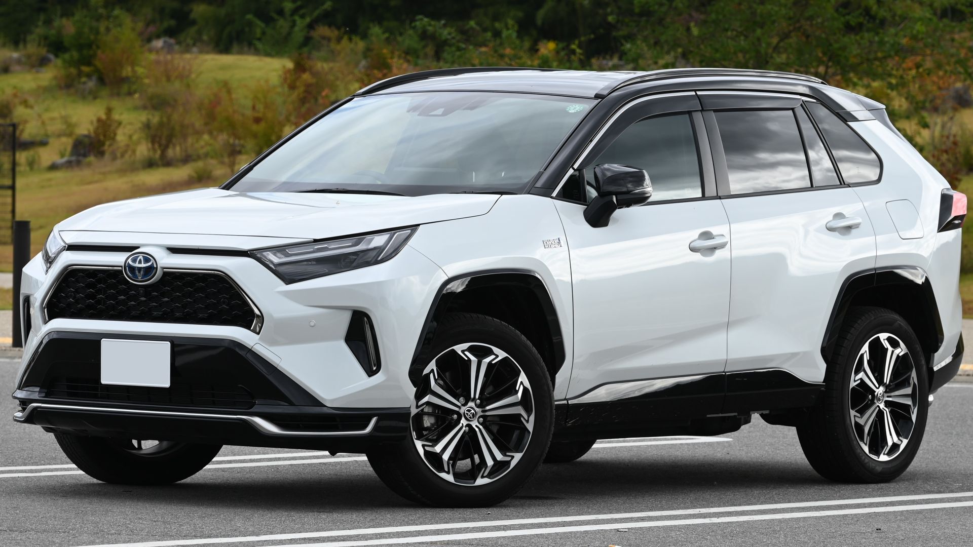 File:2021 Toyota RAV4 PHV.jpg
