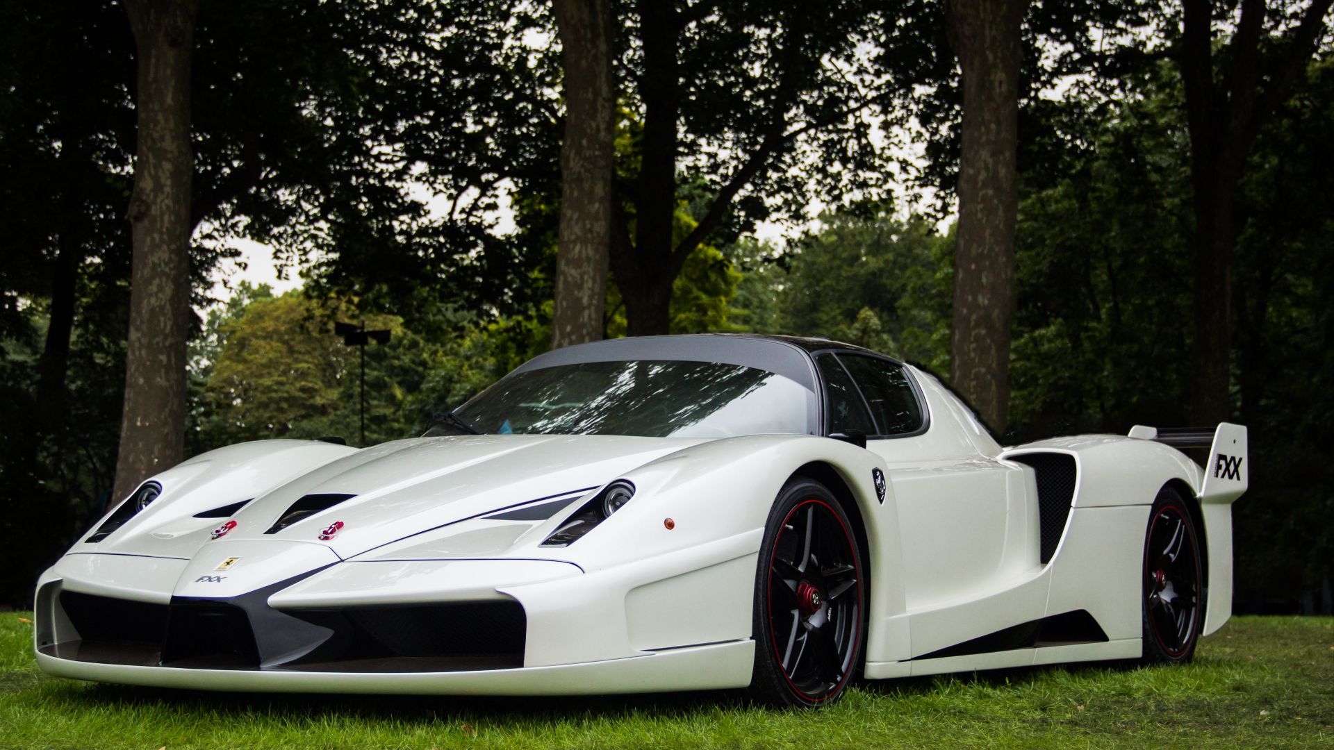File:Ferarri Ferrari FXX white (8010113253).jpg