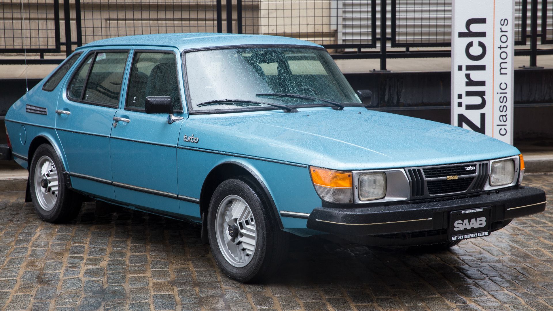 File:1979 Saab 900 Turbo five-door in Aquamarine, front right.jpg