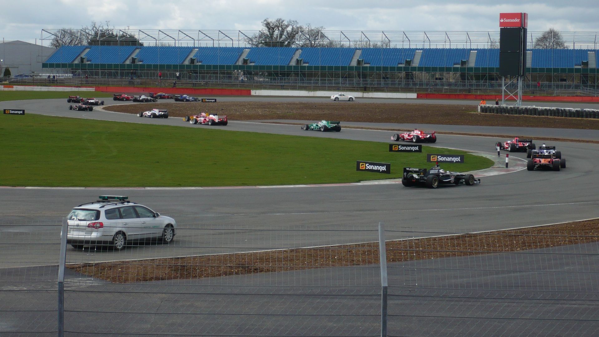 File:Silverstone 2010 - Race formation lap Superleague Formula.JPG