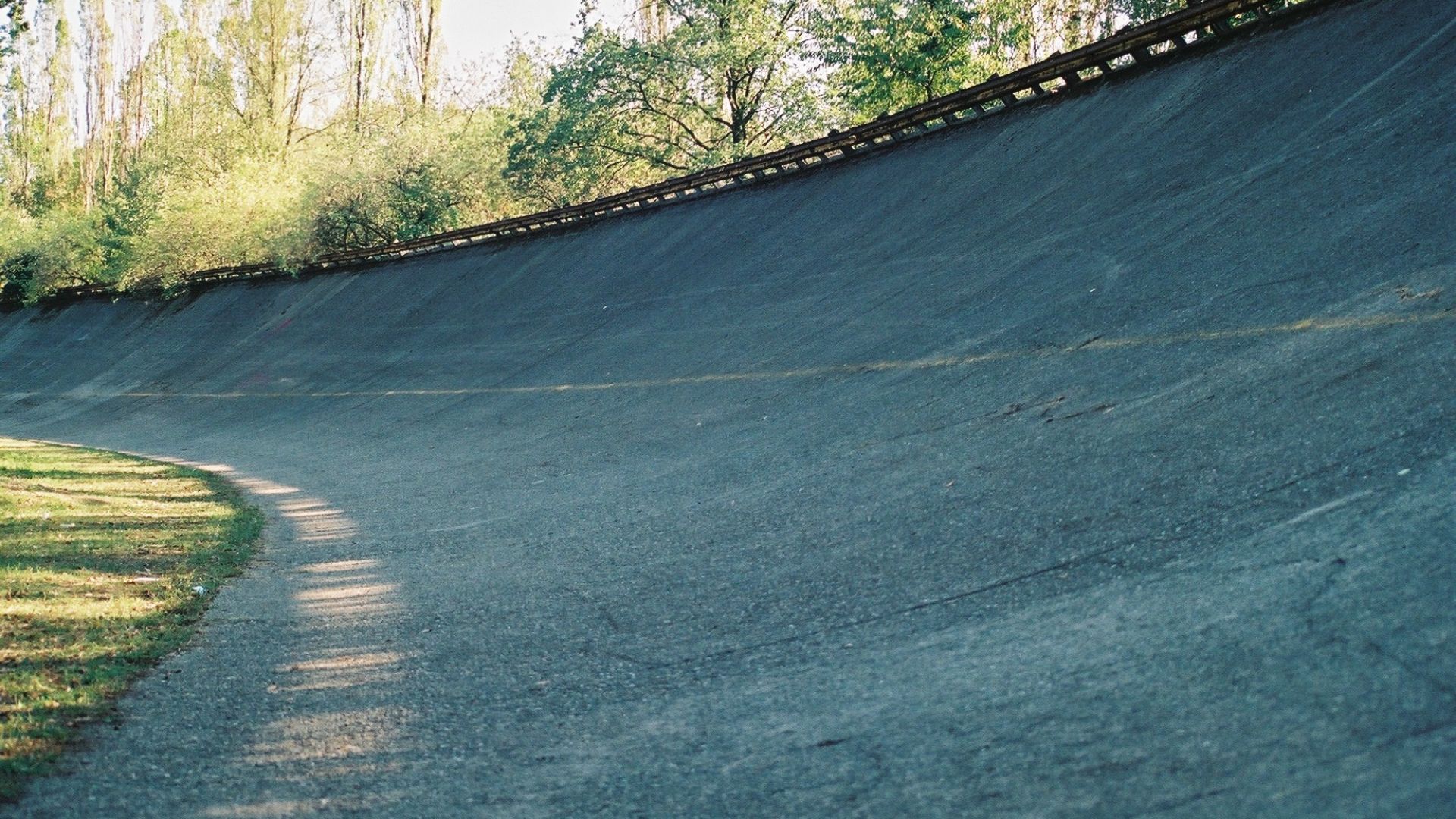 File:Monza banking 2003.JPG