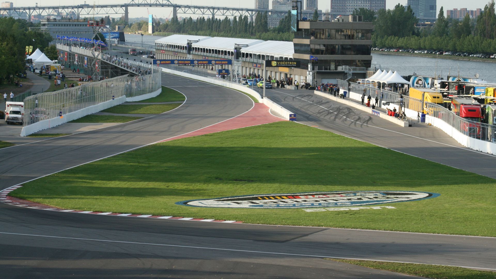 File:Circuit Gilles Villeneuve NAPA 200.JPG