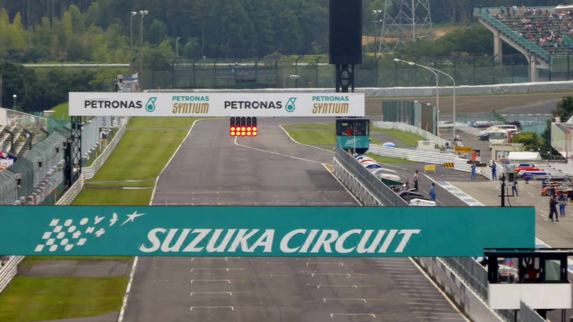 File:SUZUKA CIRCUIT MAIN STRAIGHT.JPG