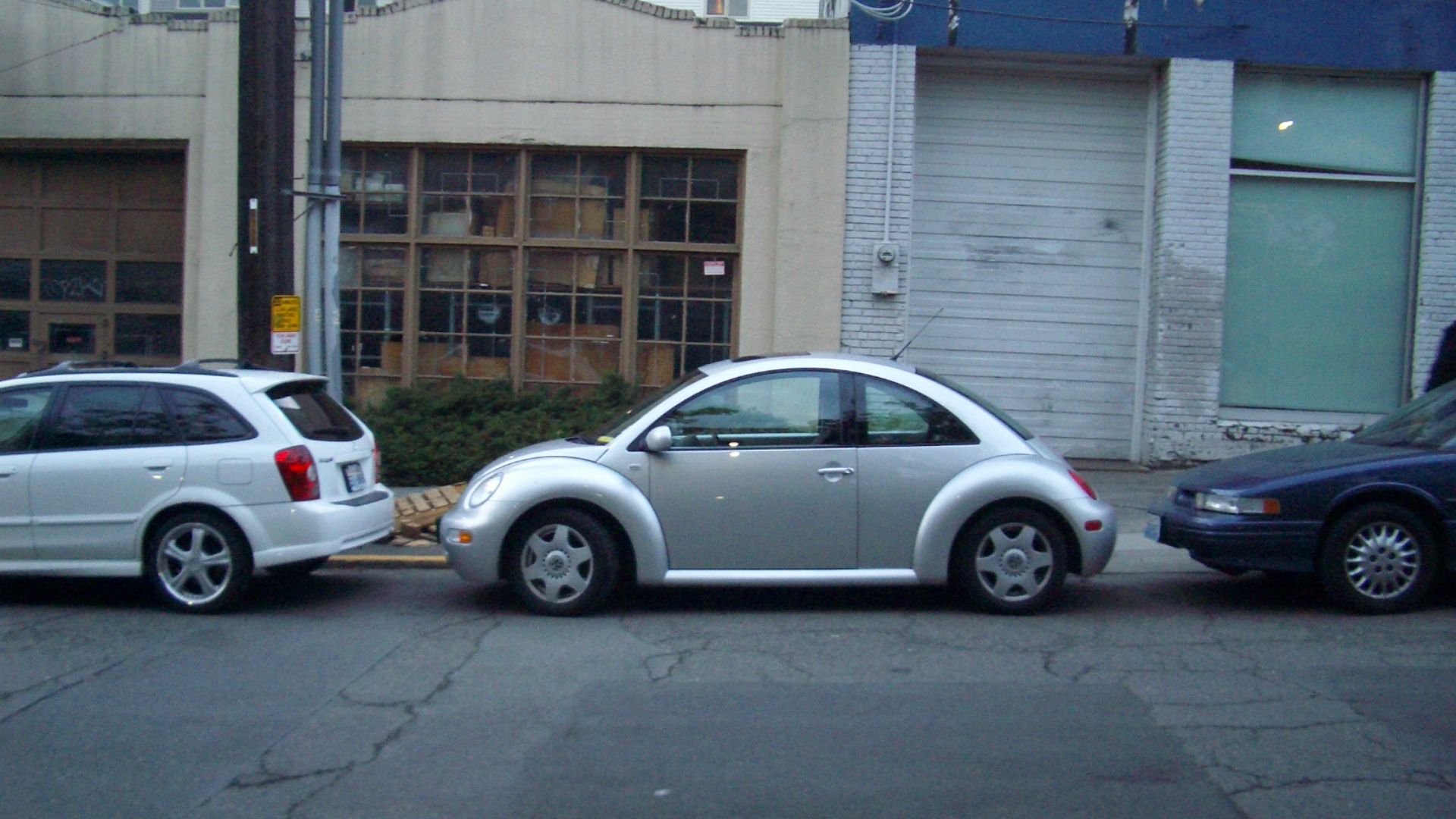 File:Parallel Parking cars.jpg