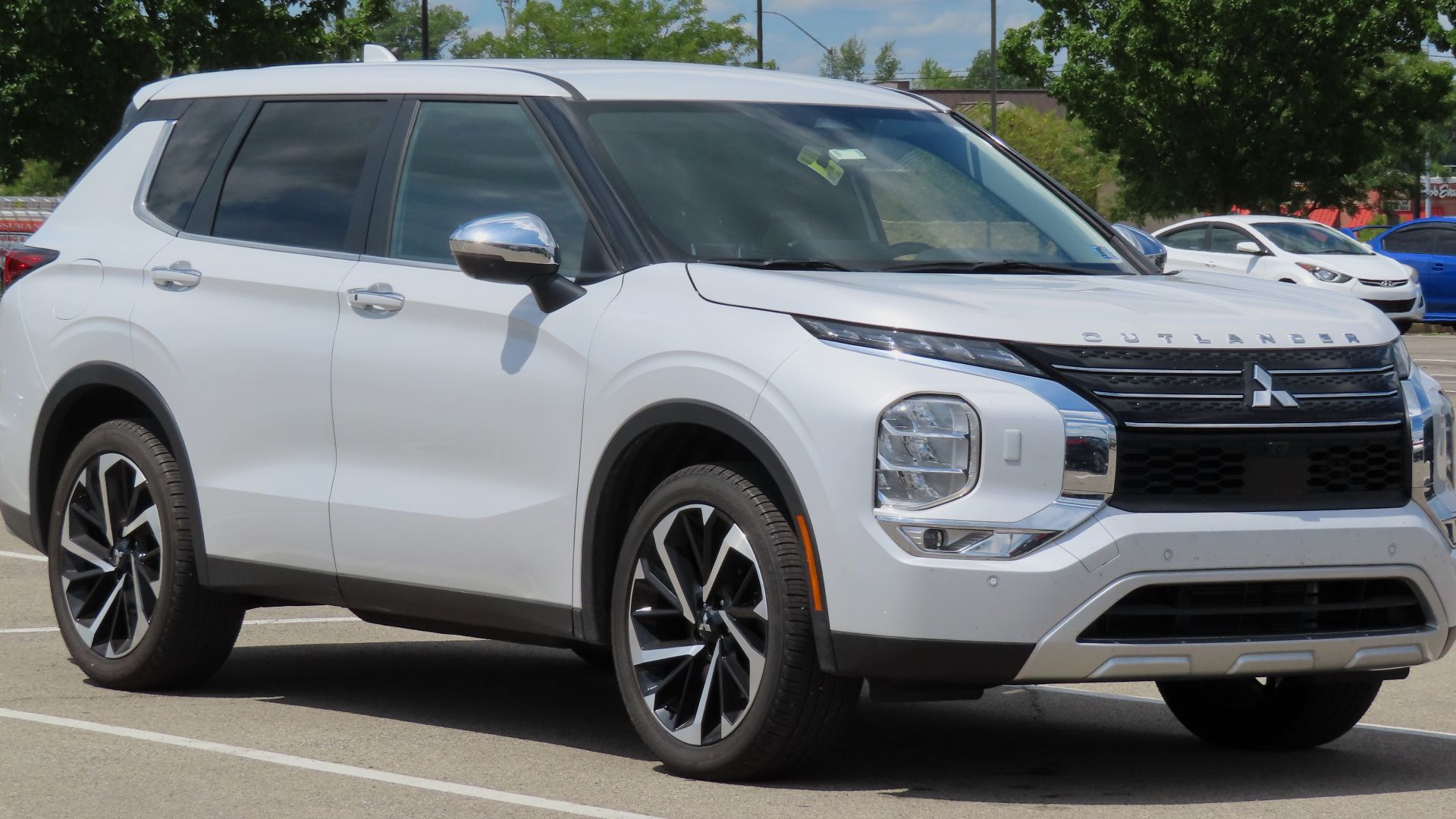 File:2022 Mitsubishi Outlander SE S-AWC, 07-29-2022.jpg